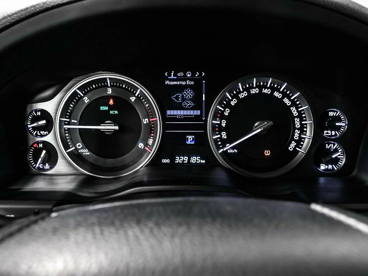 Toyota Land Cruiser с пробегом — 2015 год. Фото: #9