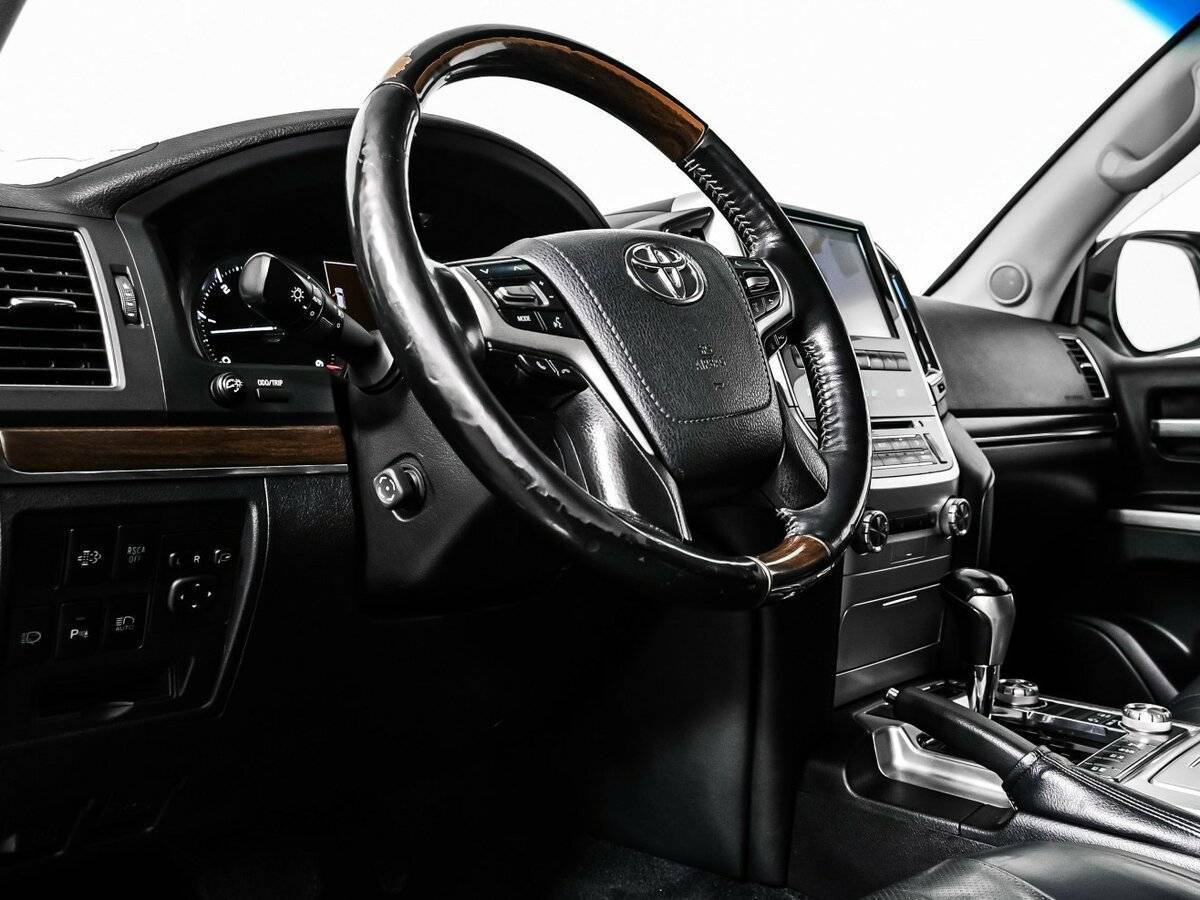 Toyota Land Cruiser с пробегом — 2015 год. Фото: #11