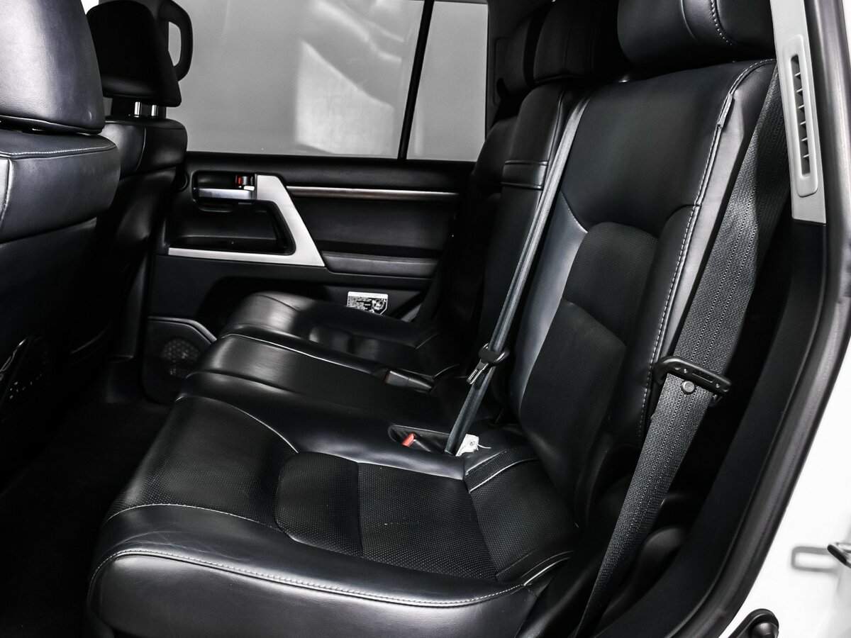 Toyota Land Cruiser с пробегом — 2015 год. Фото: #13