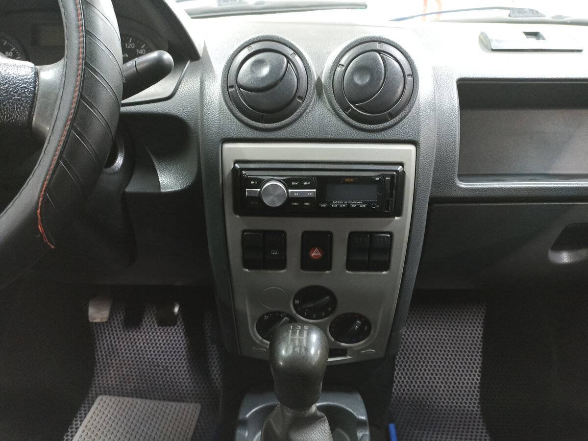 Renault Logan с пробегом — 2005 год. Фото: #13