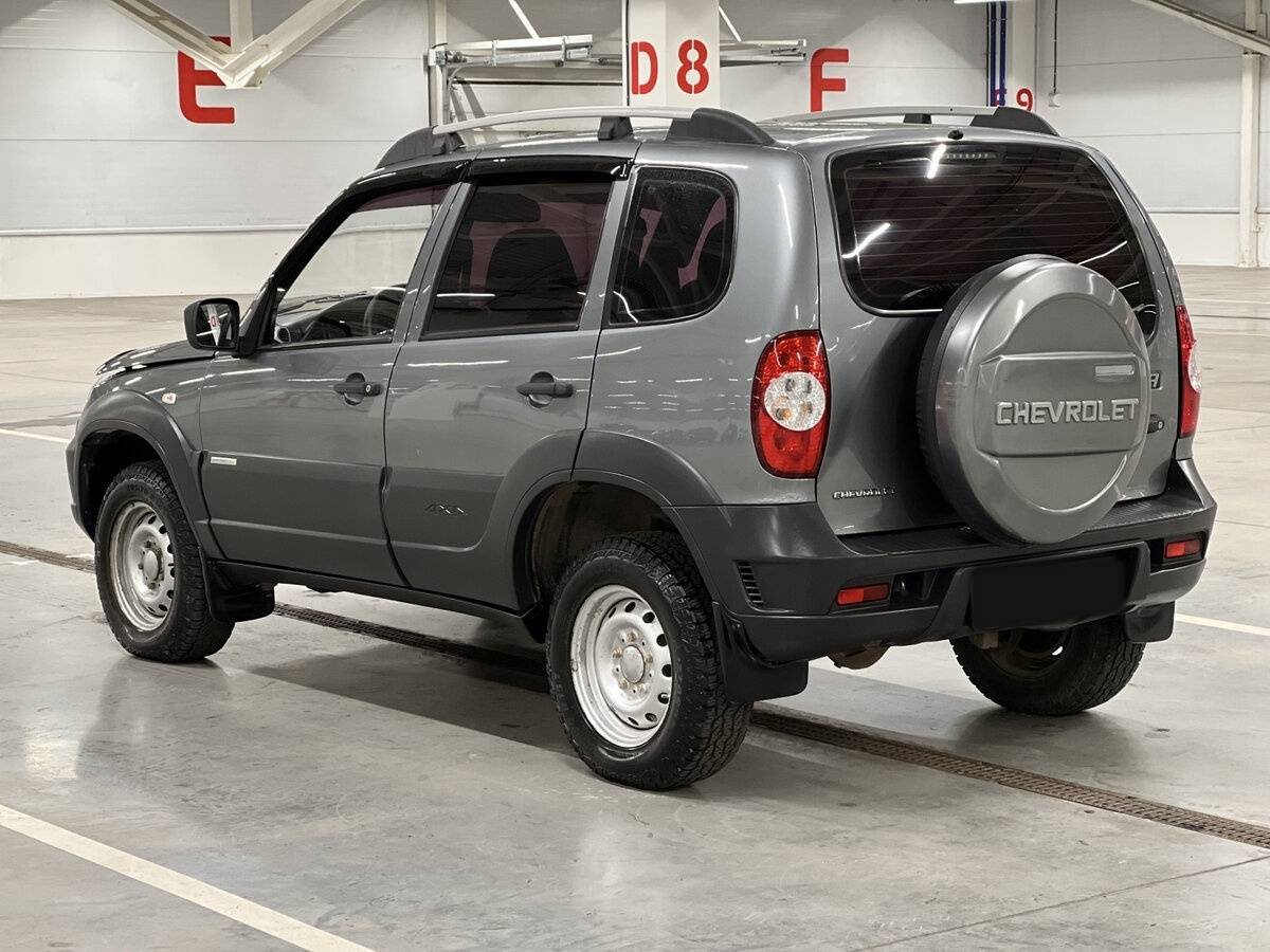 Chevrolet Niva с пробегом — 2013 год. Фото: #6