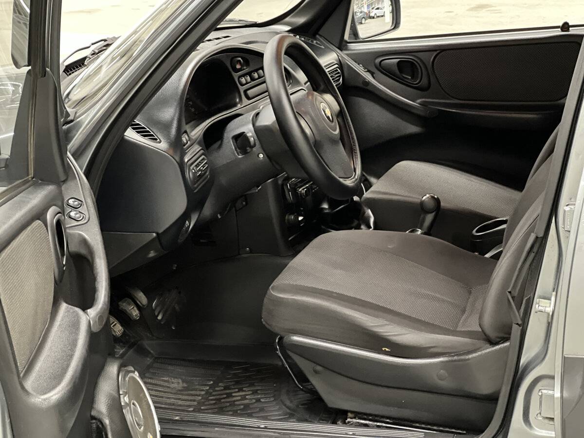 Chevrolet Niva с пробегом — 2013 год. Фото: #15