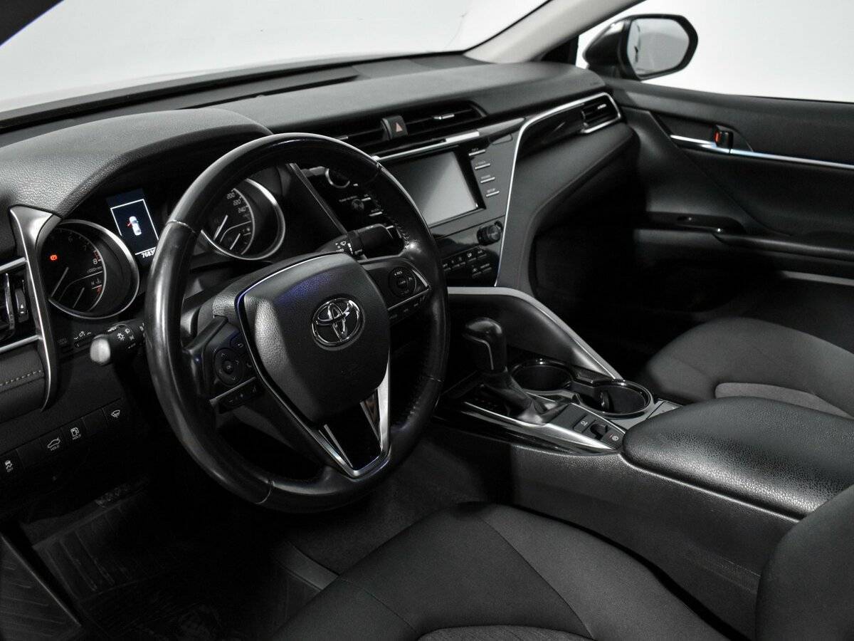 Toyota Camry с пробегом — 2019 год. Фото: #6