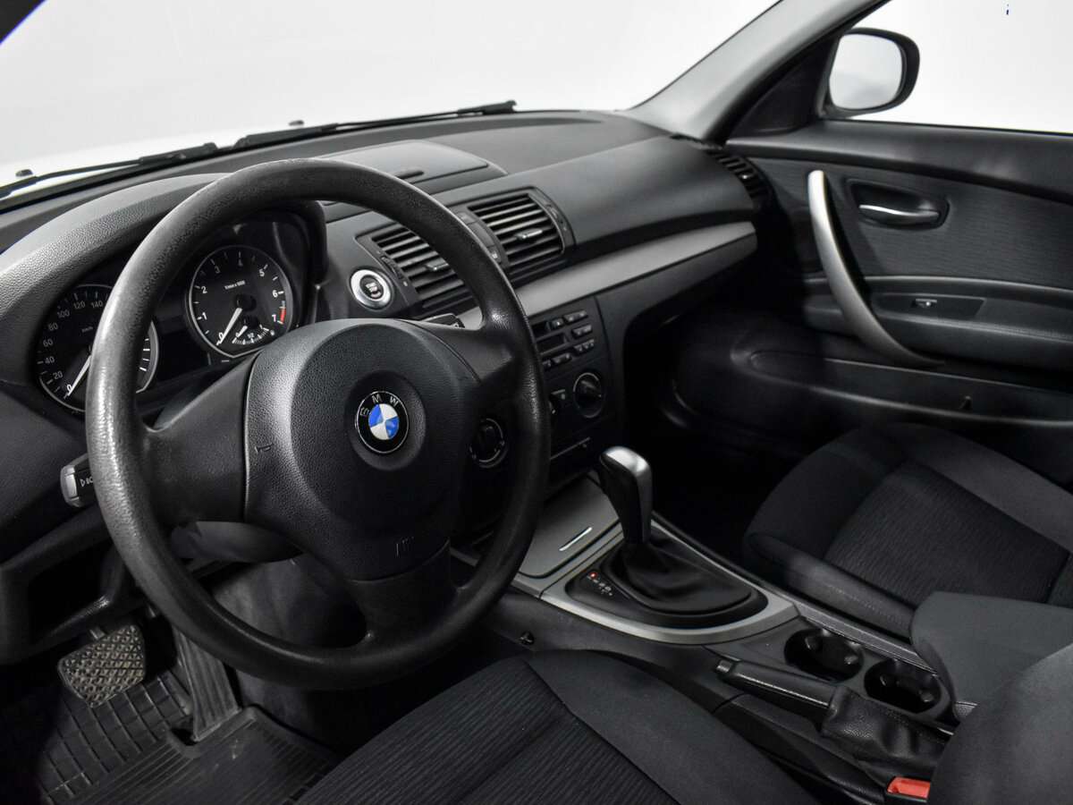 BMW 1 серии с пробегом — 2010 год. Фото: #8