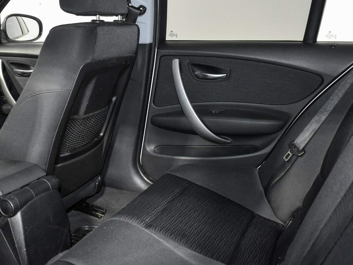 BMW 1 серии с пробегом — 2010 год. Фото: #11