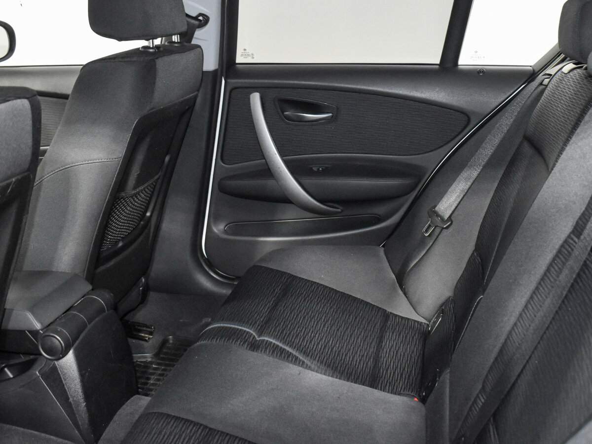 BMW 1 серии с пробегом — 2010 год. Фото: #12