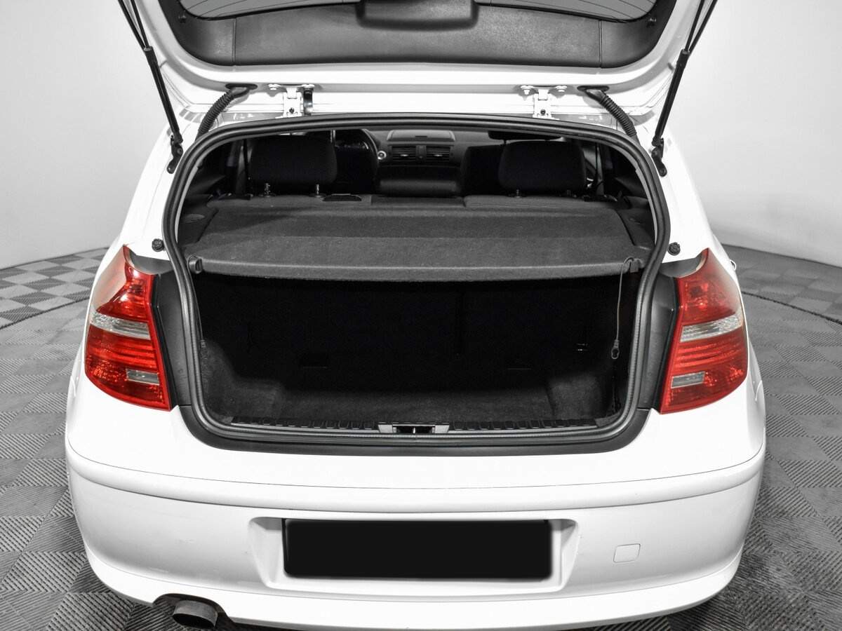 BMW 1 серии с пробегом — 2010 год. Фото: #18