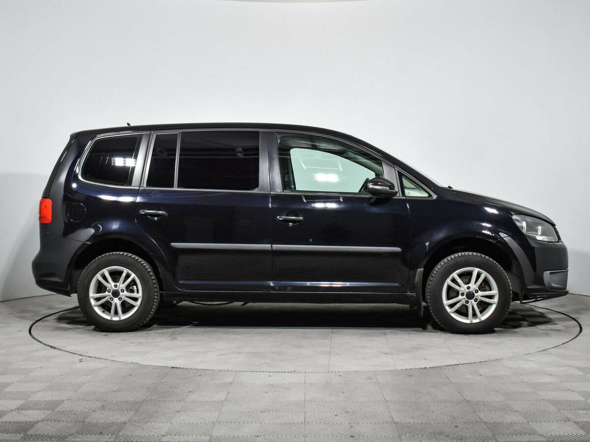 Volkswagen Touran с пробегом — 2010 год. Фото: #3