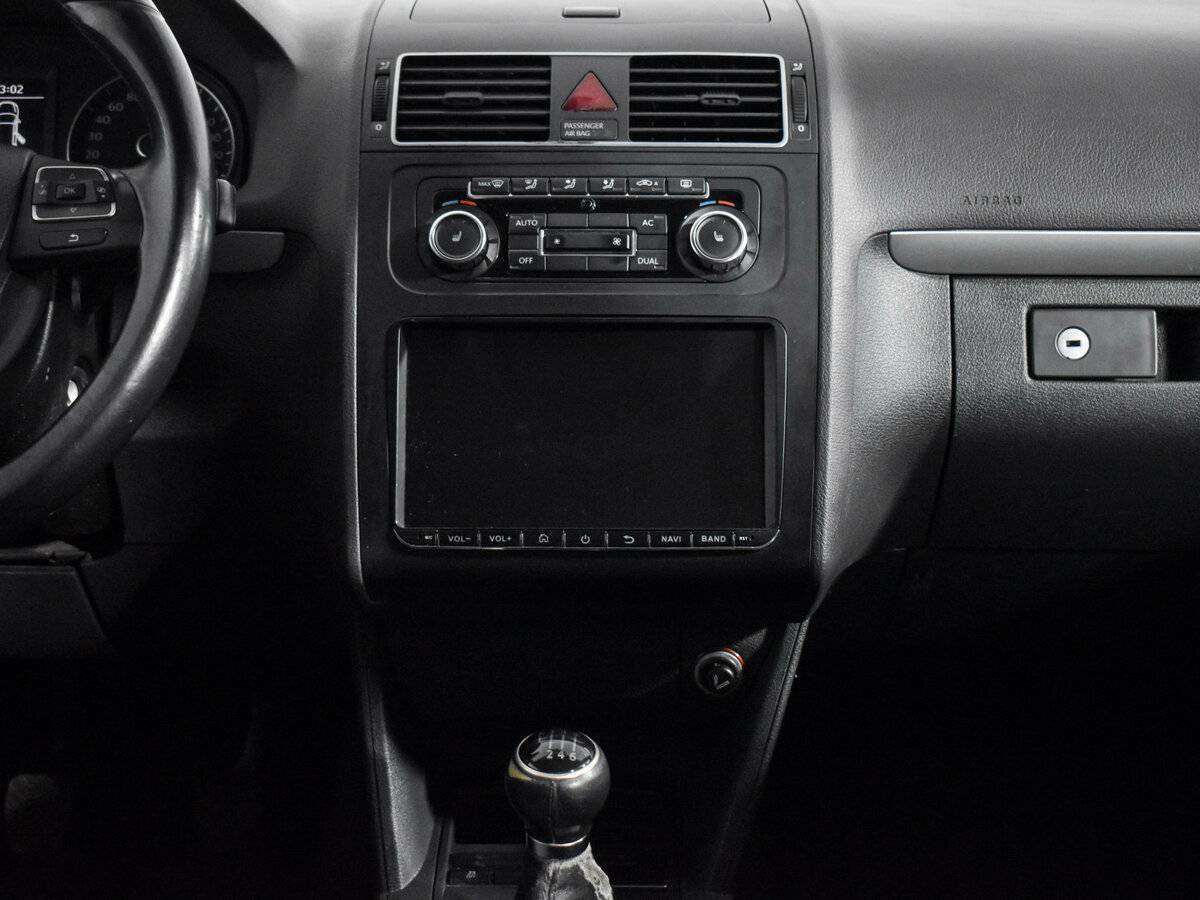 Volkswagen Touran с пробегом — 2010 год. Фото: #13