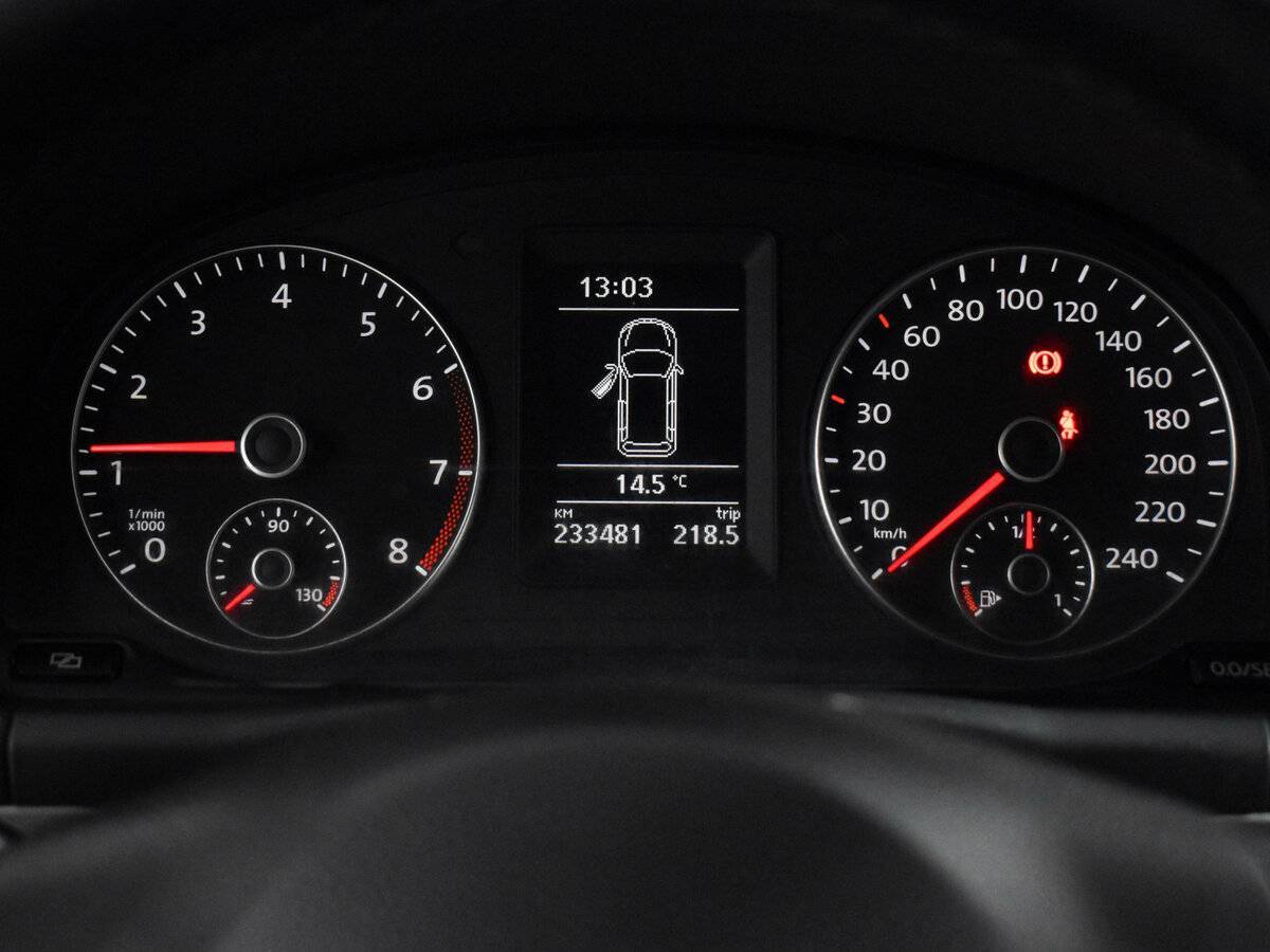 Volkswagen Touran с пробегом — 2010 год. Фото: #18