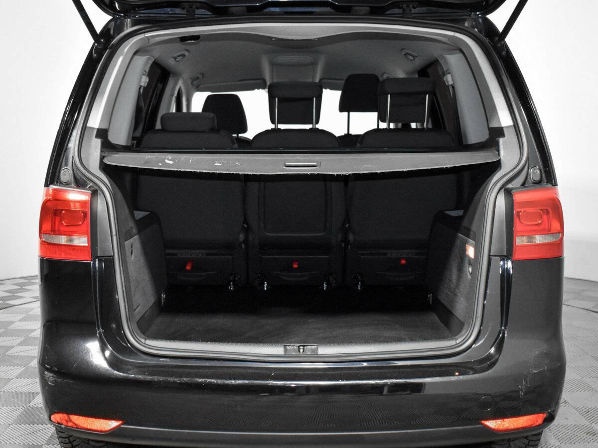 Volkswagen Touran с пробегом — 2010 год. Фото: #19