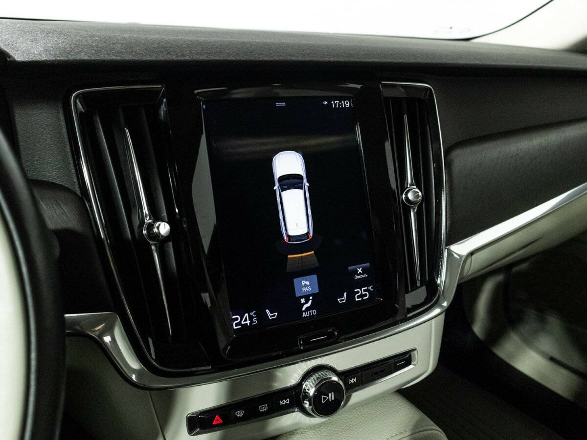 Volvo V90 Cross Country с пробегом — 2017 год. Фото: #17