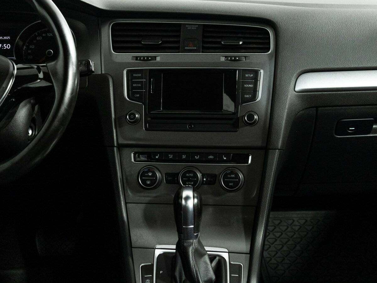 Volkswagen Golf с пробегом — 2013 год. Фото: #13