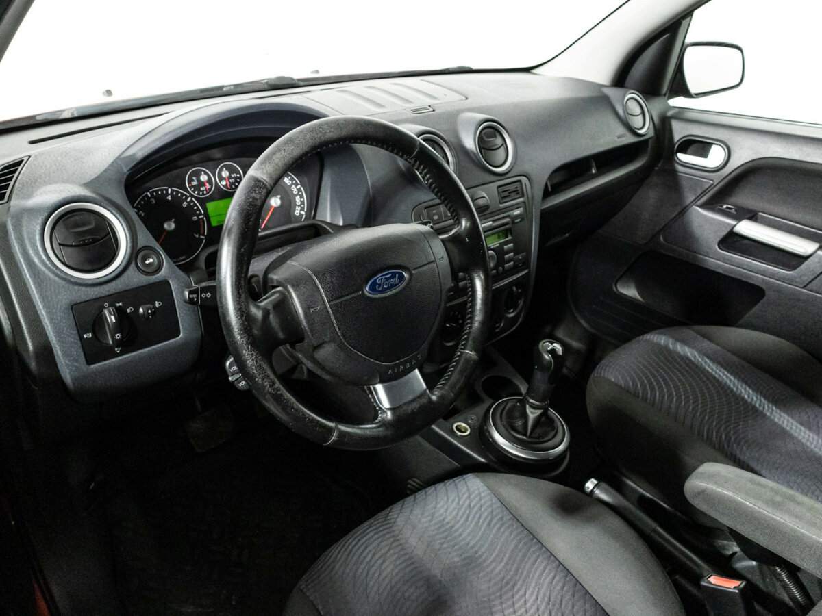 Ford Fusion с пробегом — 2006 год. Фото: #9