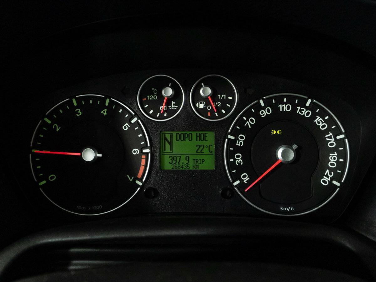 Ford Fusion с пробегом — 2006 год. Фото: #10