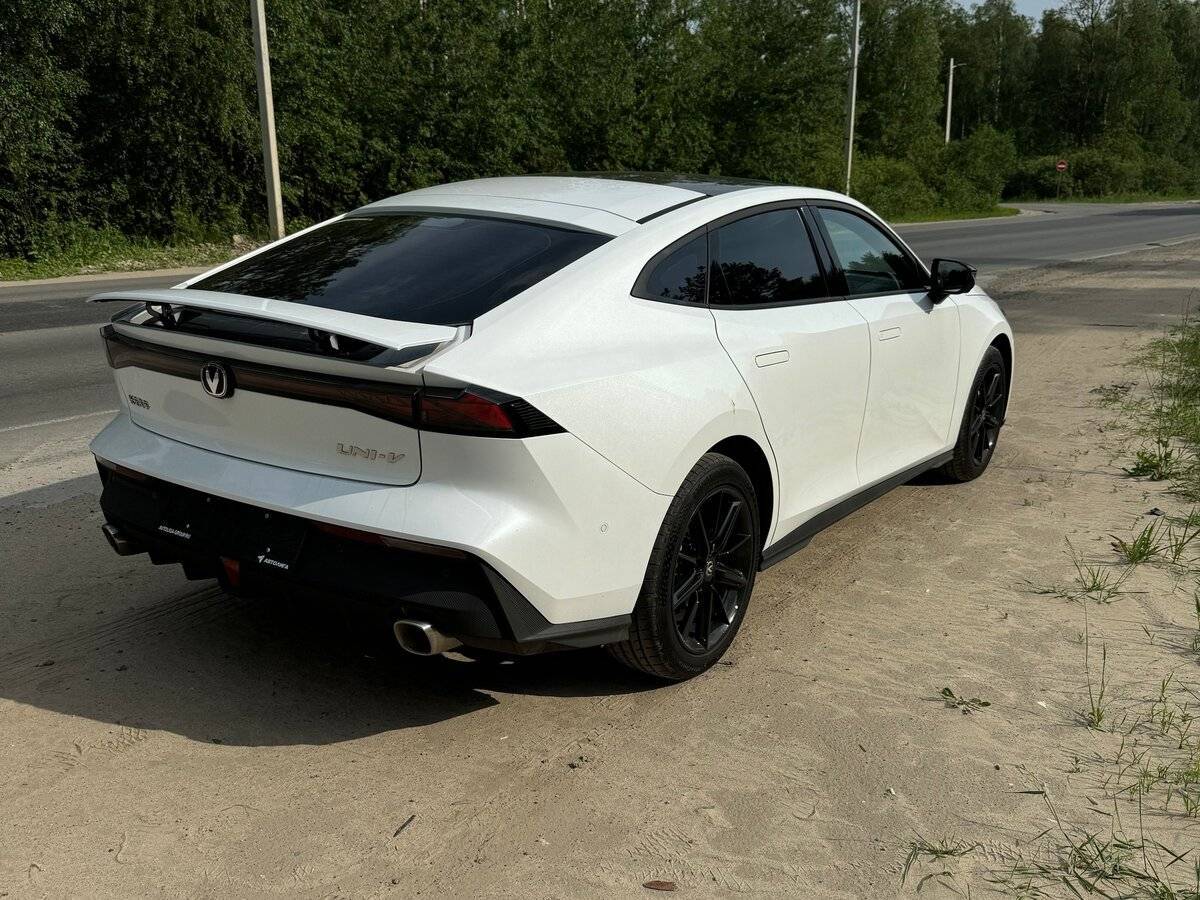 Changan UNI-V с пробегом — 2023 год. Фото: #2