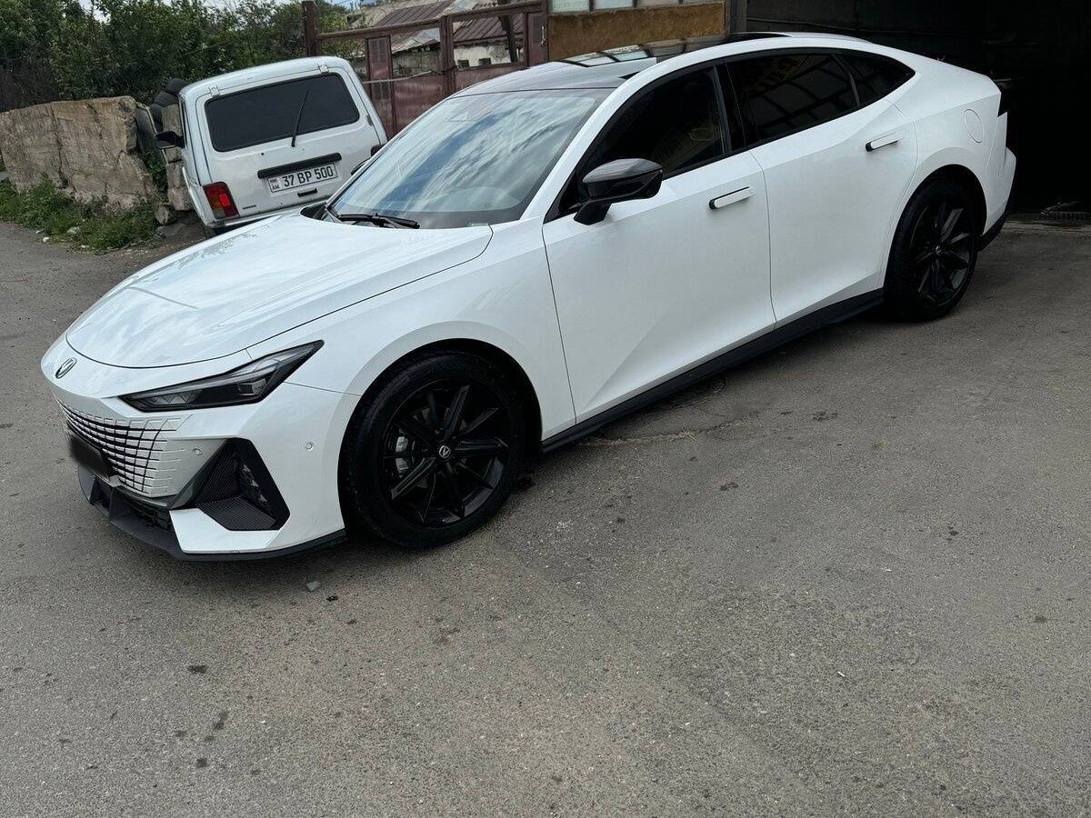 Changan UNI-V с пробегом — 2023 год. Фото: #7