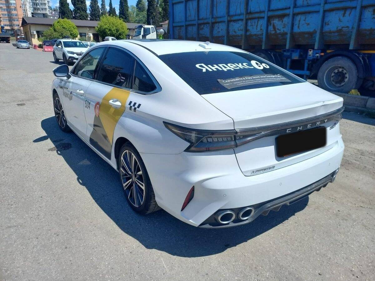 Chery Arrizo 8 с пробегом — 2023 год. Фото: #3