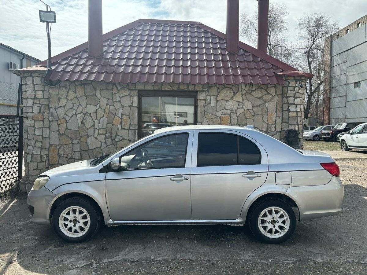 FAW V5 с пробегом — 2013 год. Фото: #3