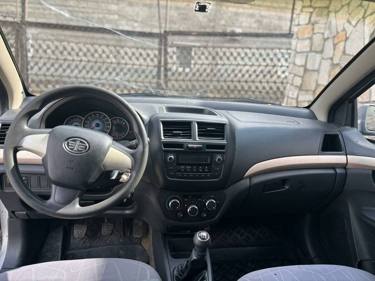 FAW V5 с пробегом — 2013 год. Фото: #8