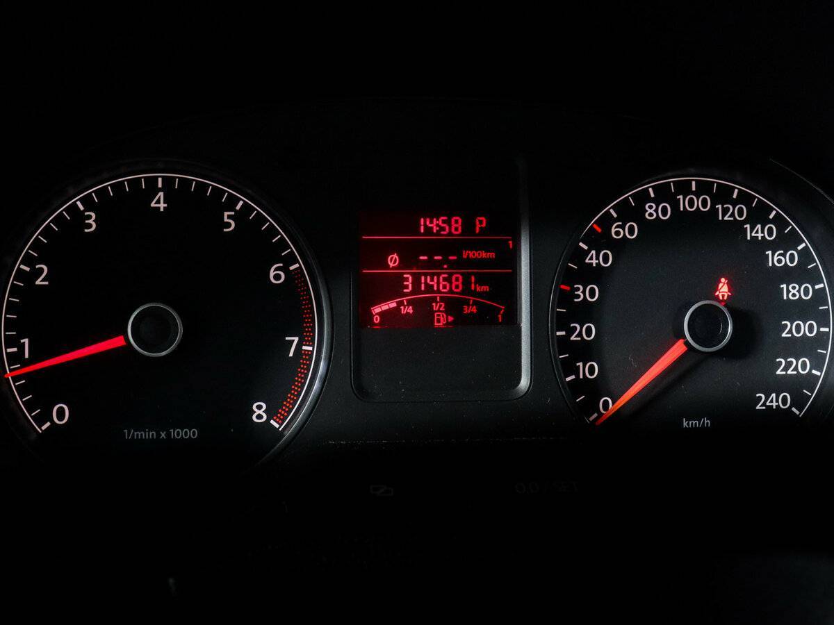 Volkswagen Polo с пробегом — 2011 год. Фото: #5