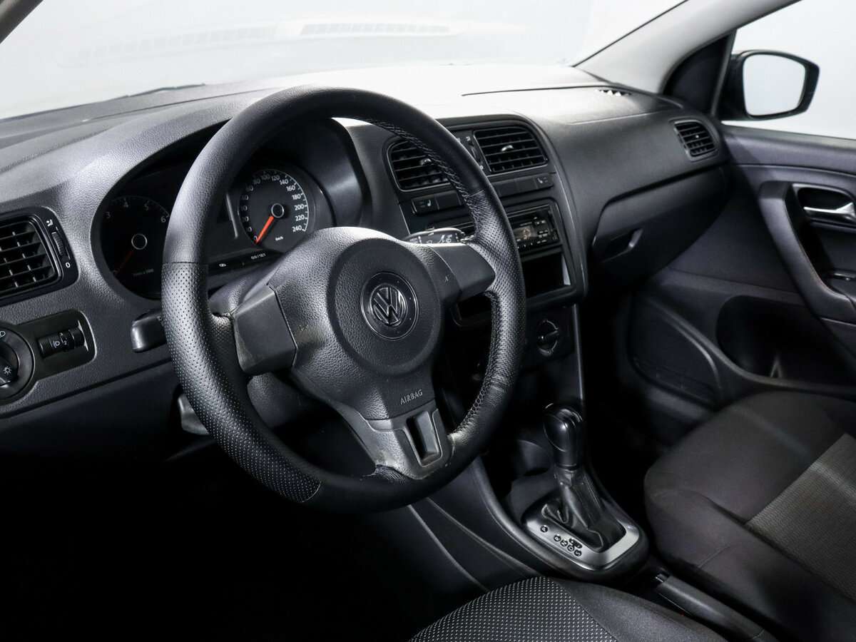 Volkswagen Polo с пробегом — 2011 год. Фото: #8