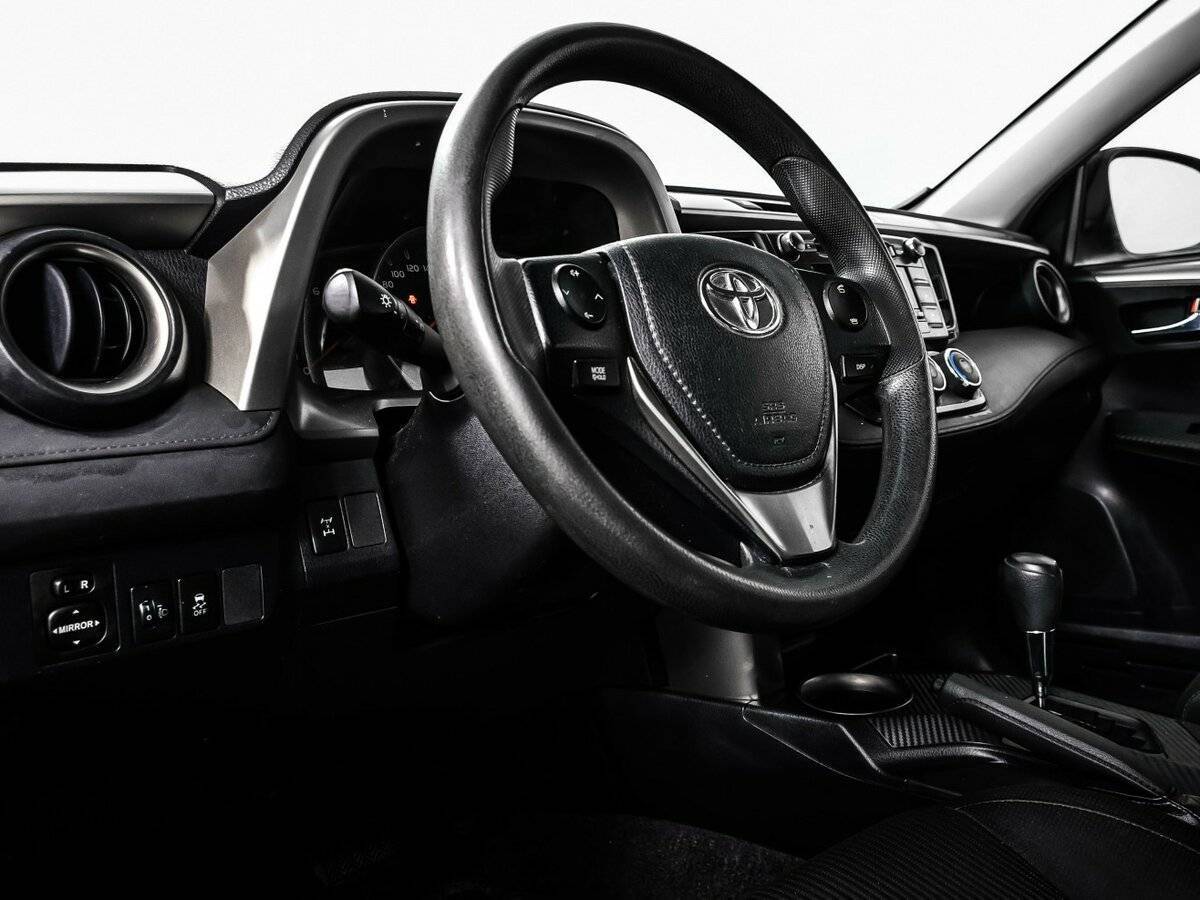 Toyota RAV4 с пробегом — 2013 год. Фото: #11