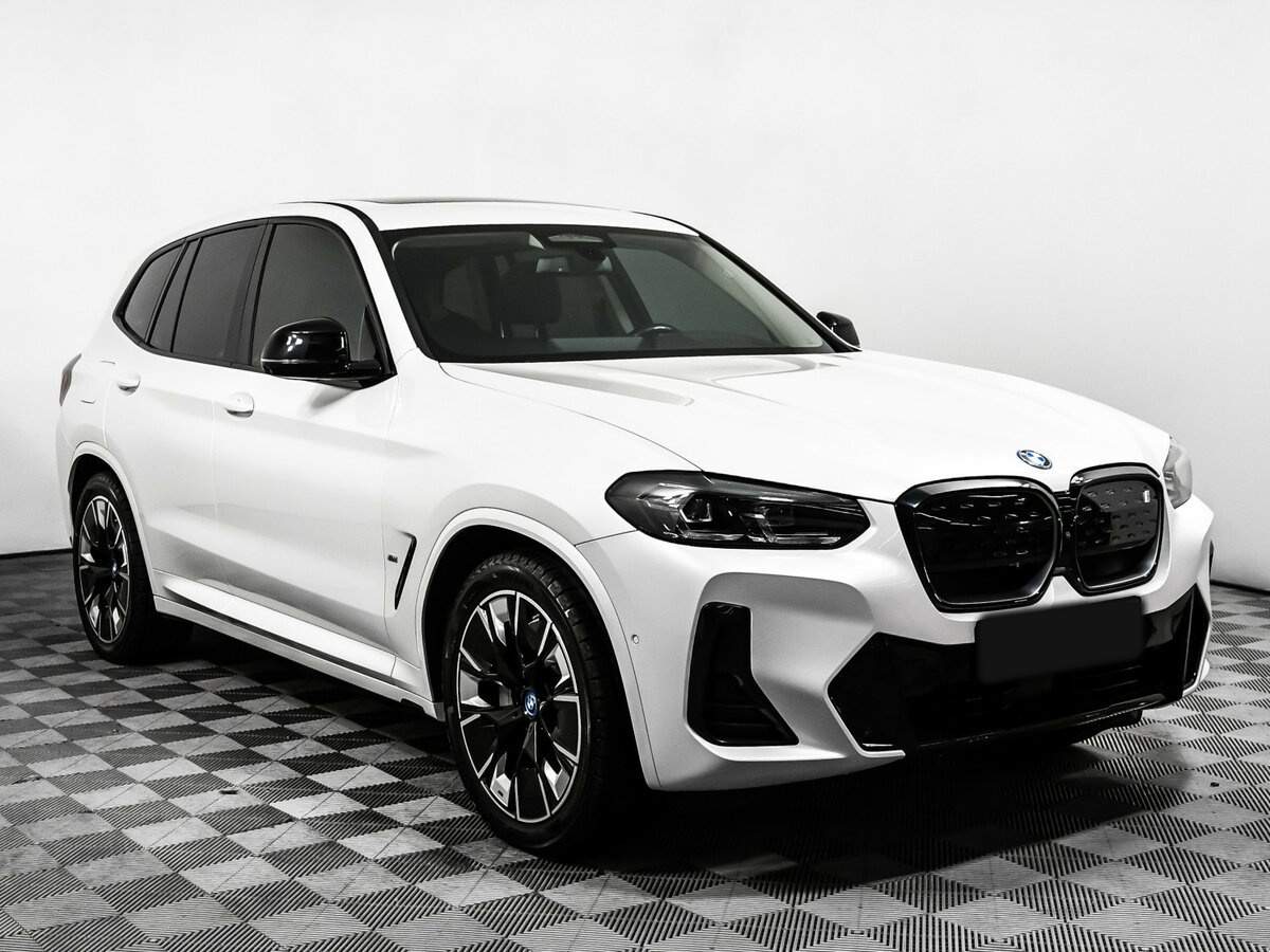 BMW iX3 с пробегом — 2023 год. Фото: #2