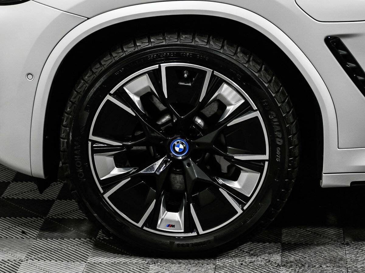 BMW iX3 с пробегом — 2023 год. Фото: #16