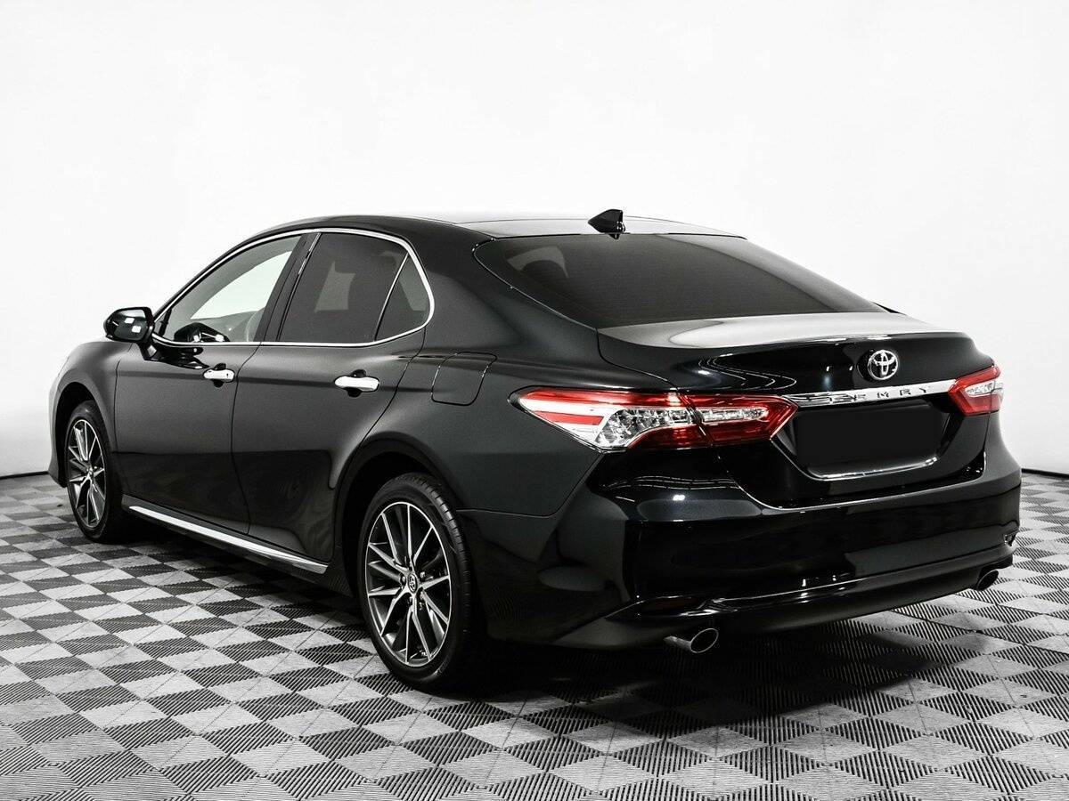 Toyota Camry с пробегом — 2023 год. Фото: #6