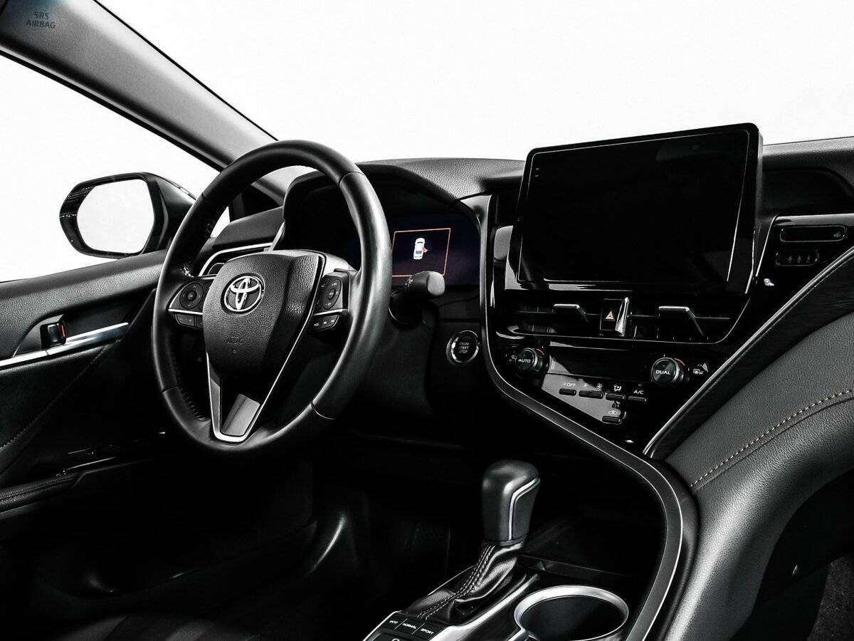 Toyota Camry с пробегом — 2023 год. Фото: #8