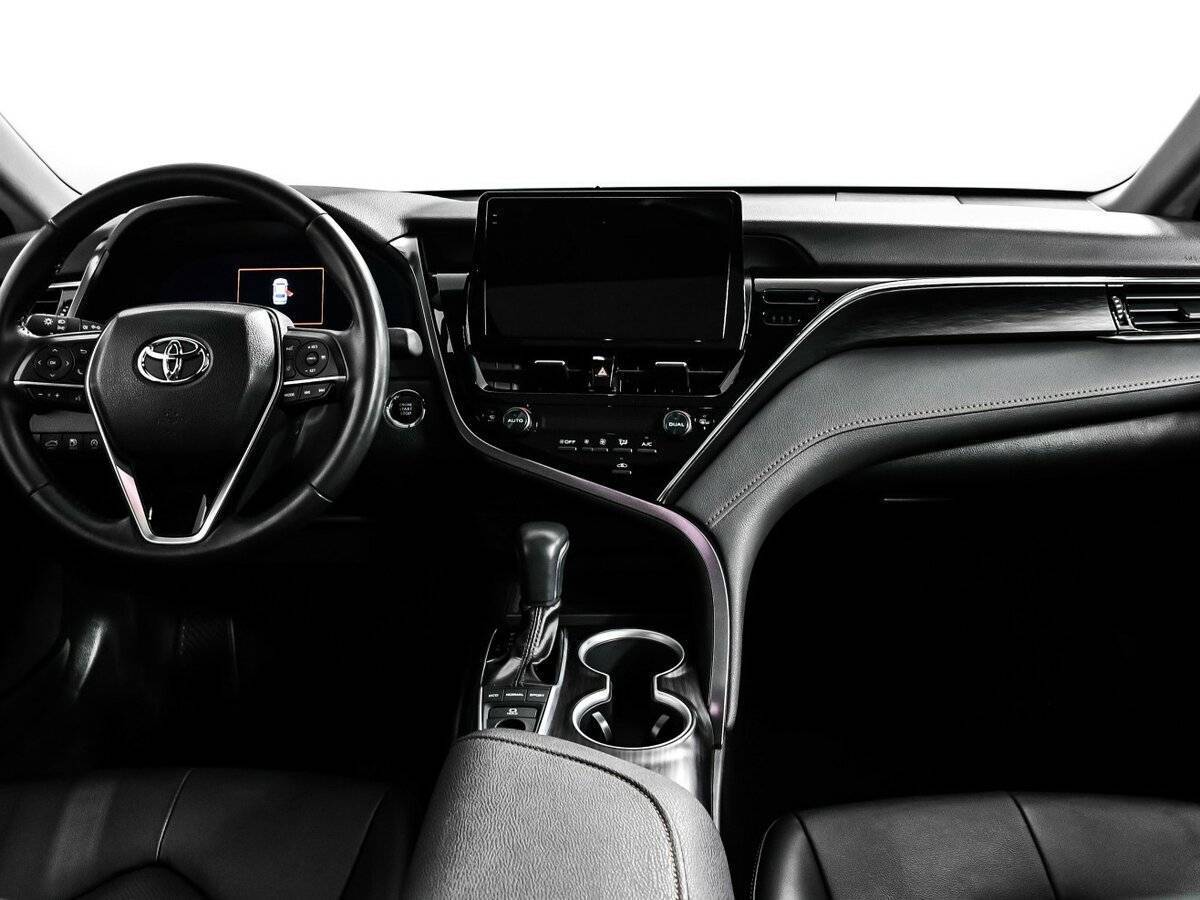Toyota Camry с пробегом — 2023 год. Фото: #10