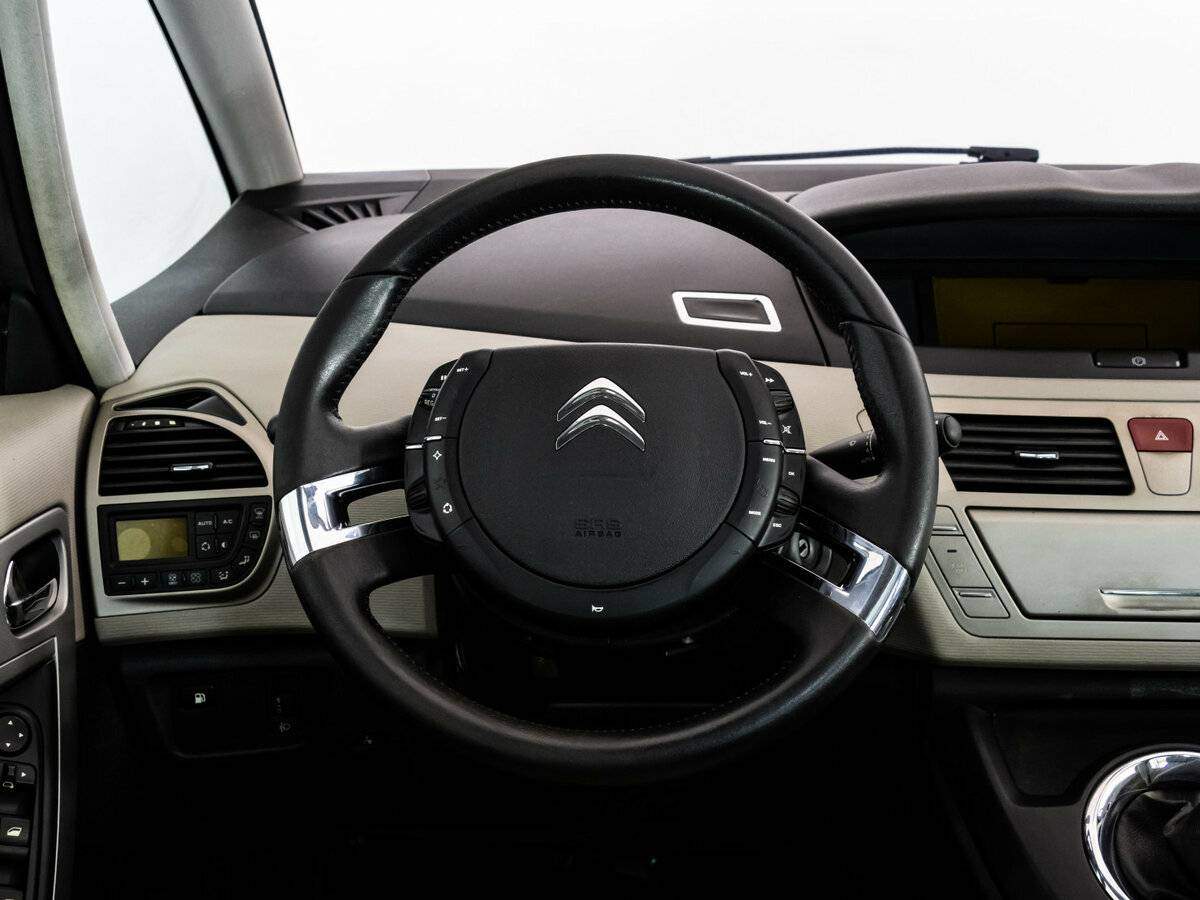 Citroen C4 Picasso с пробегом — 2011 год. Фото: #11