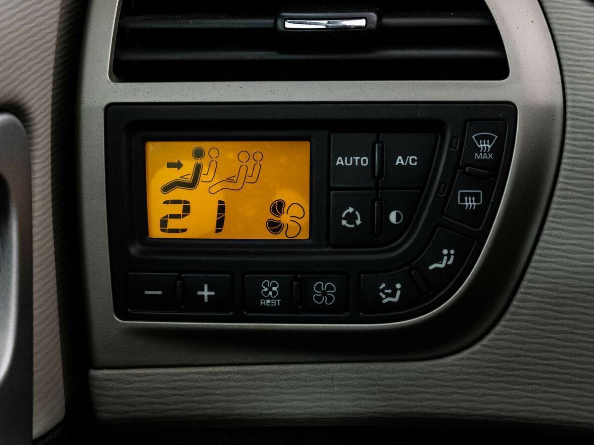 Citroen C4 Picasso с пробегом — 2011 год. Фото: #13