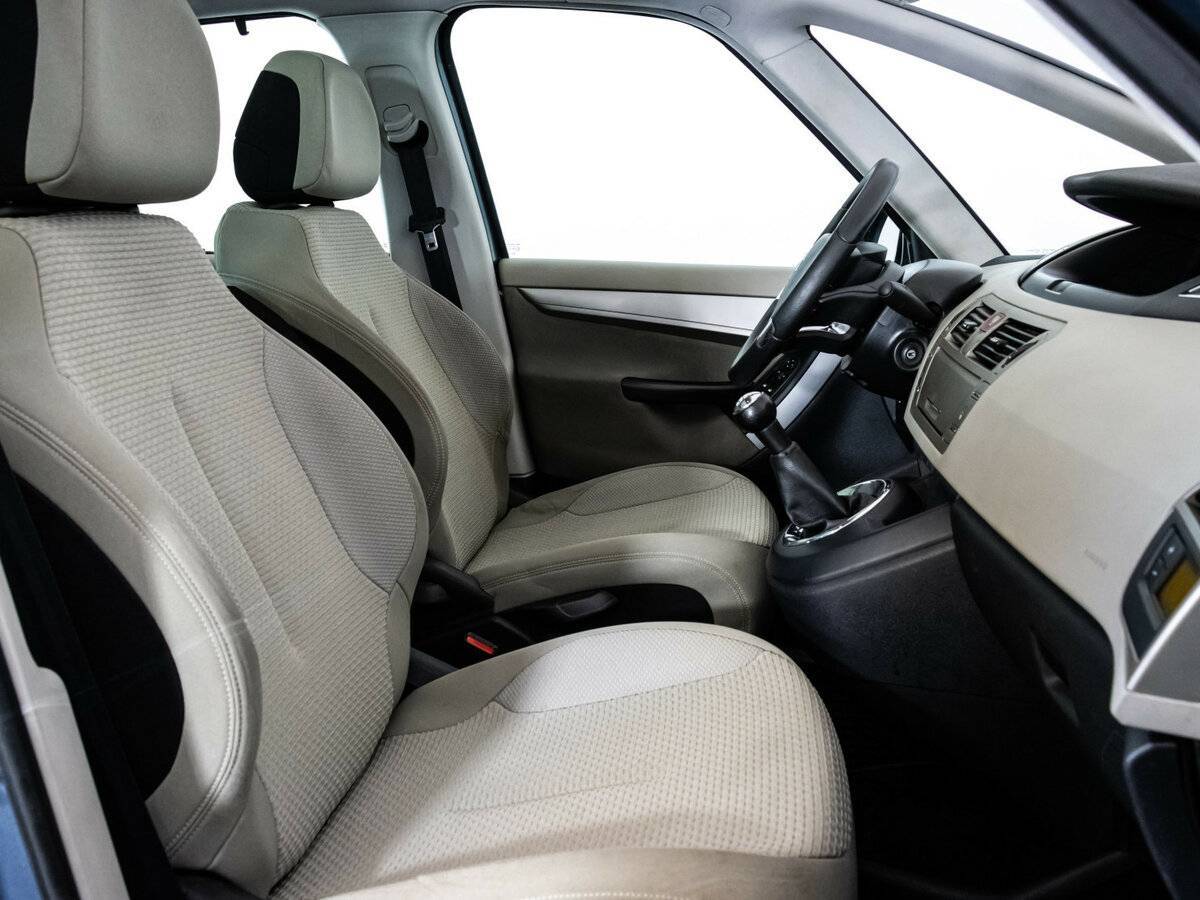 Citroen C4 Picasso с пробегом — 2011 год. Фото: #18