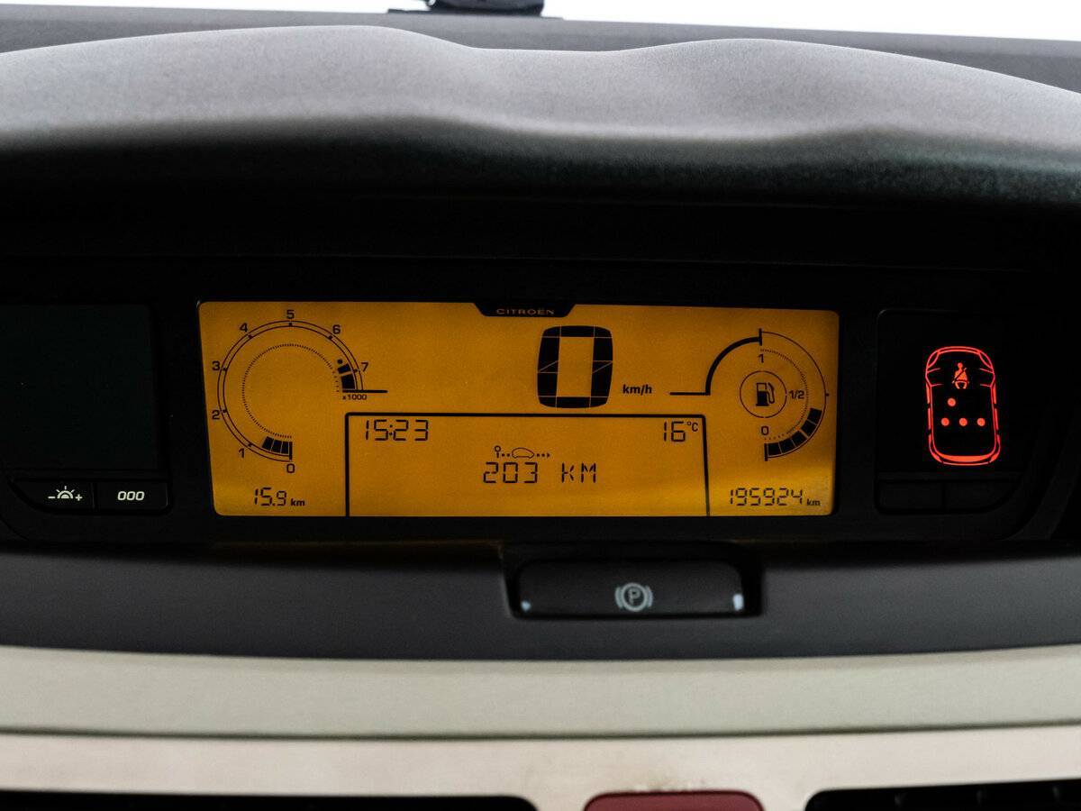 Citroen C4 Picasso с пробегом — 2011 год. Фото: #24