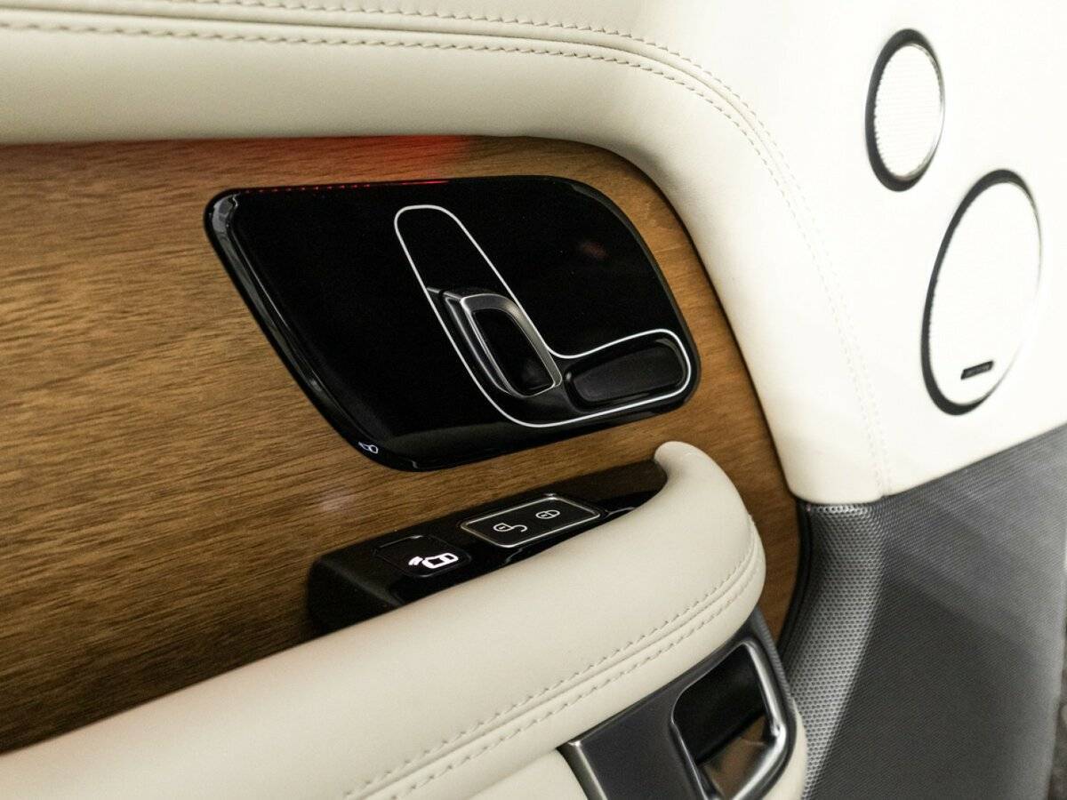 Land Rover Range Rover с пробегом — 2018 год. Фото: #17