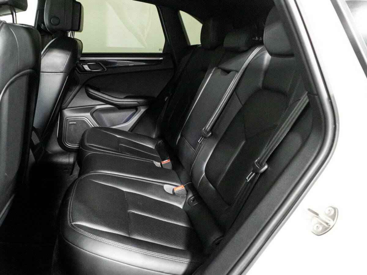 Porsche Macan с пробегом — 2015 год. Фото: #9