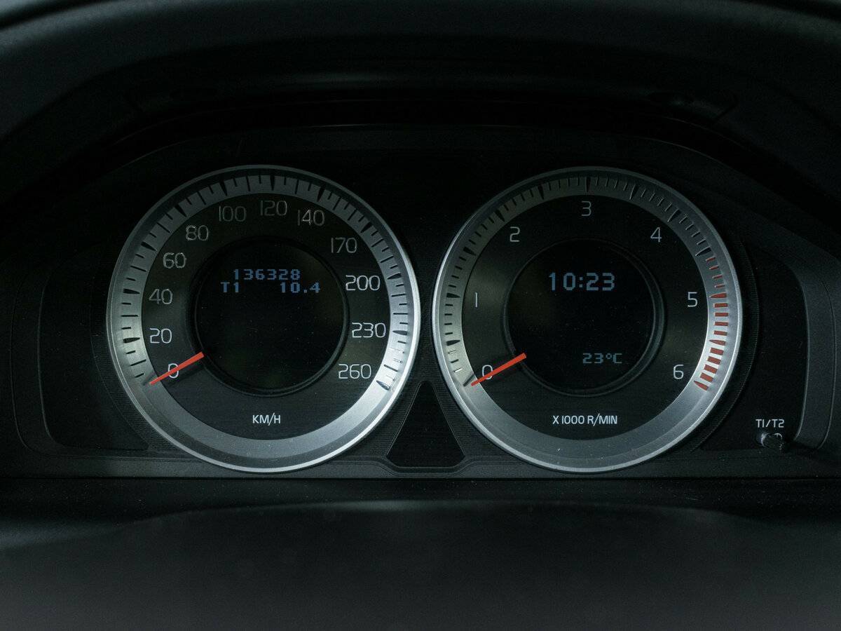 Volvo XC60 с пробегом — 2011 год. Фото: #13