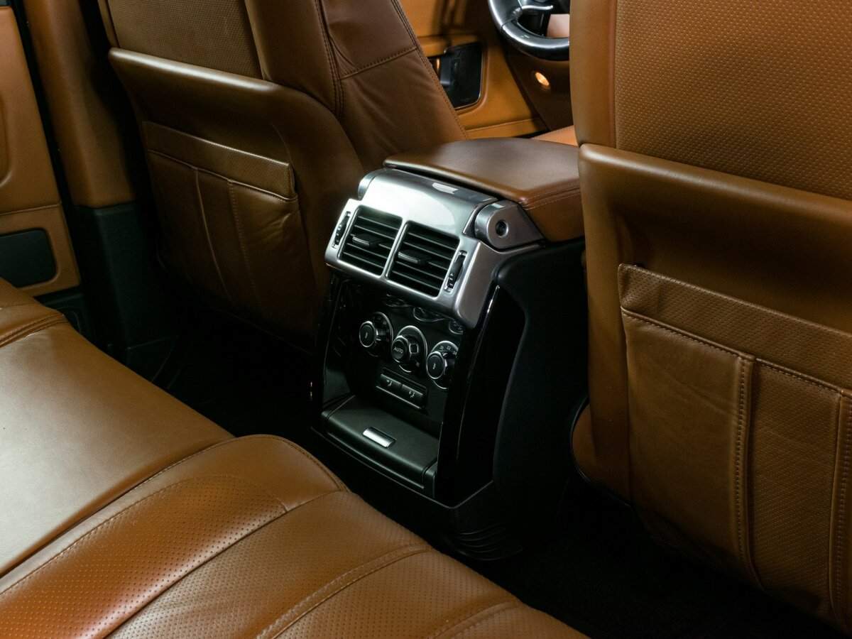 Land Rover Range Rover с пробегом — 2011 год. Фото: #12