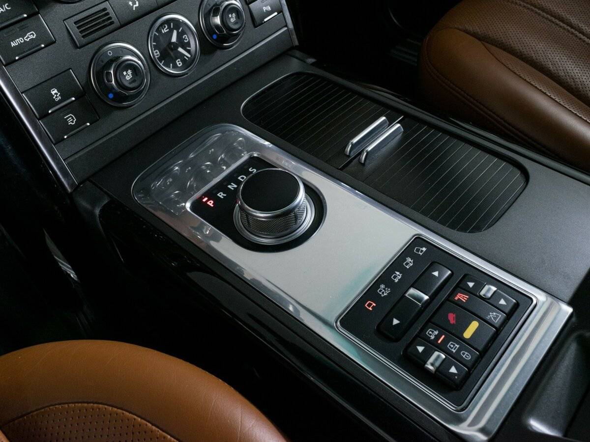 Land Rover Range Rover с пробегом — 2011 год. Фото: #16