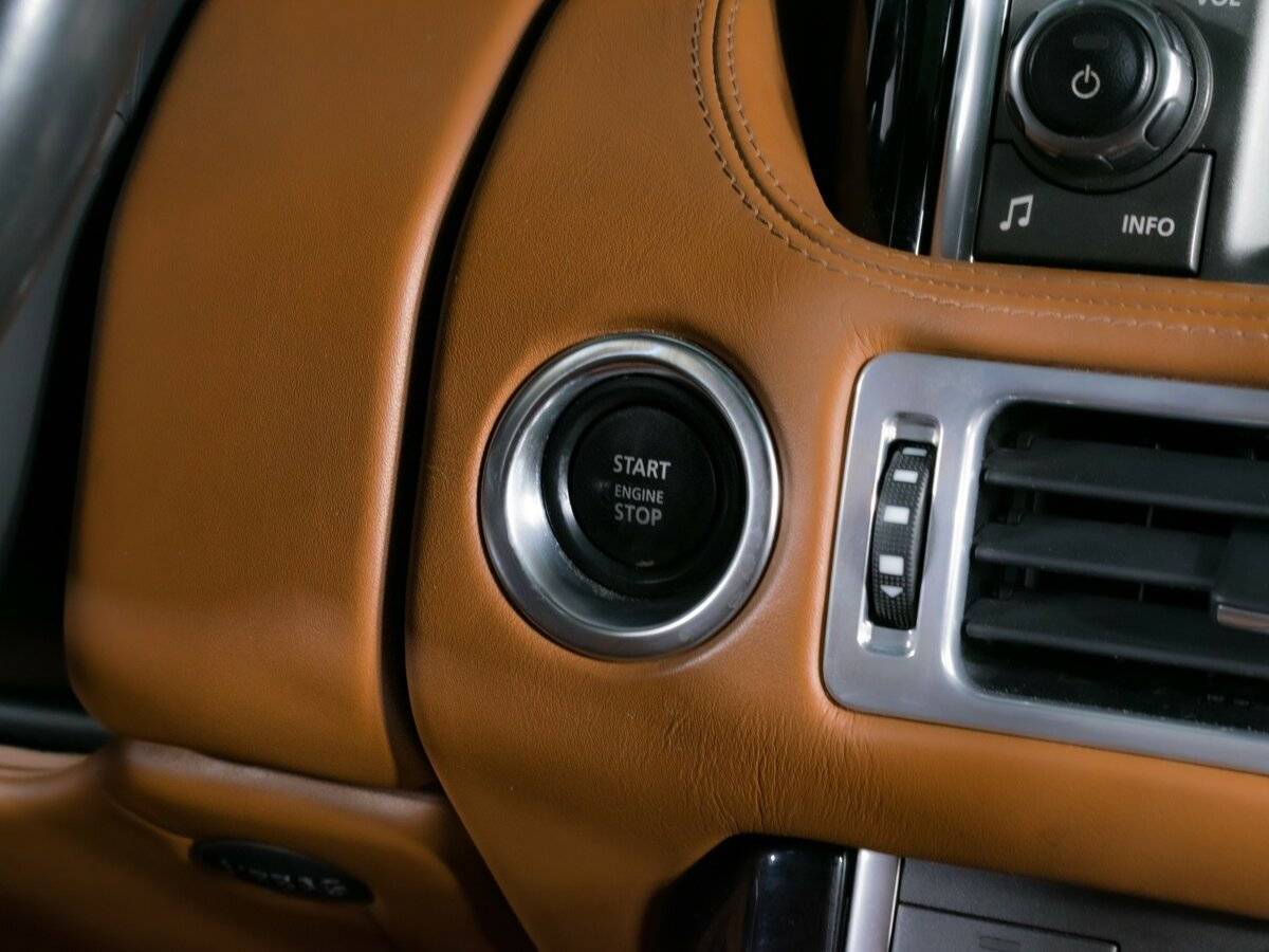 Land Rover Range Rover с пробегом — 2011 год. Фото: #17