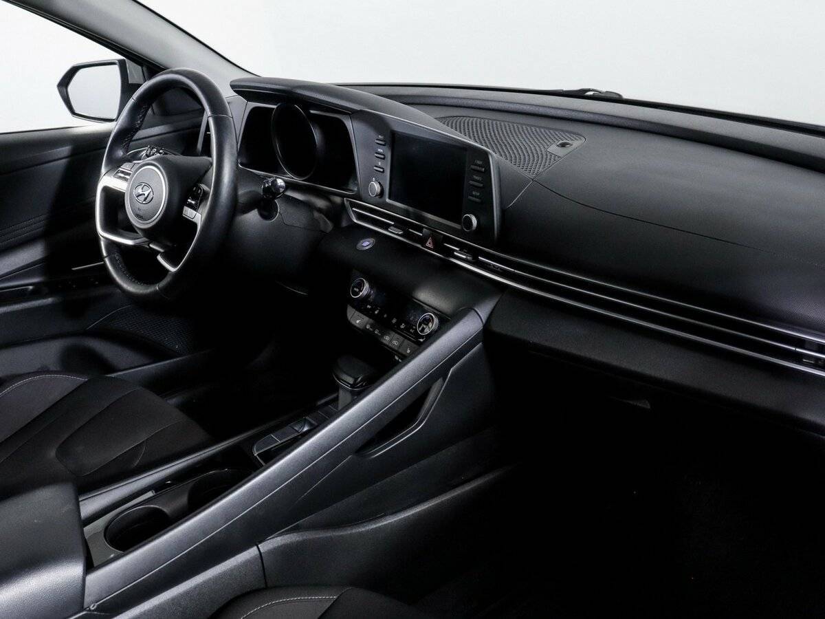 Hyundai Elantra с пробегом — 2021 год. Фото: #4