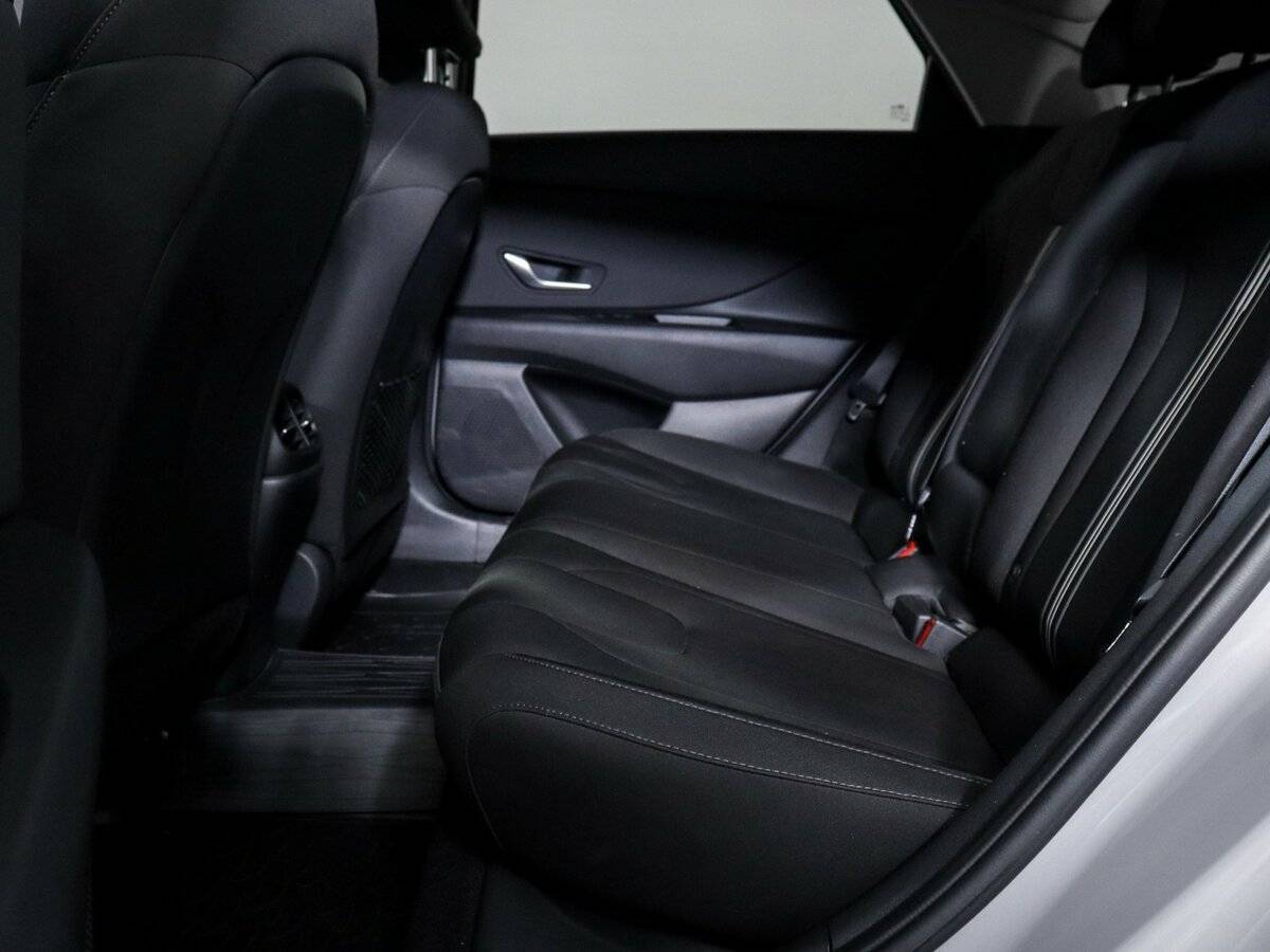 Hyundai Elantra с пробегом — 2021 год. Фото: #5