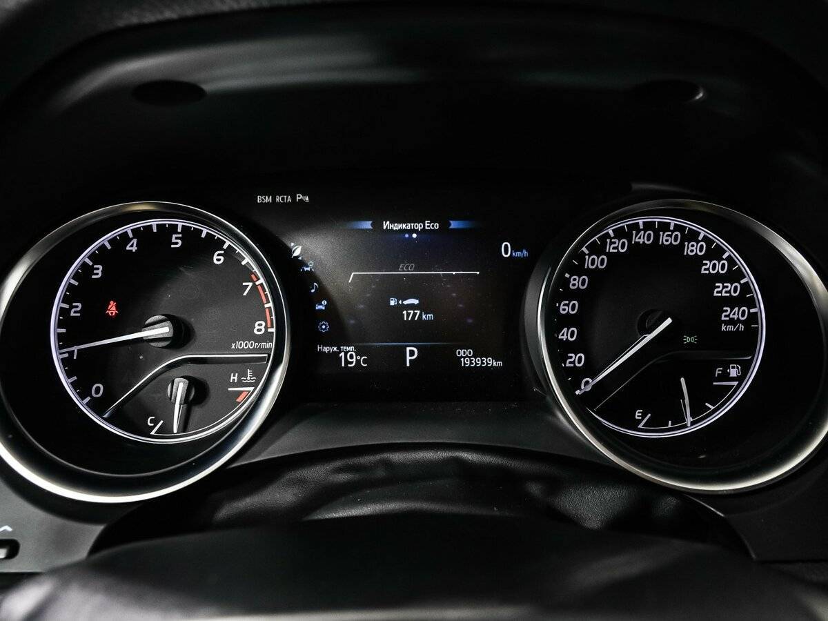 Toyota Camry с пробегом — 2019 год. Фото: #9