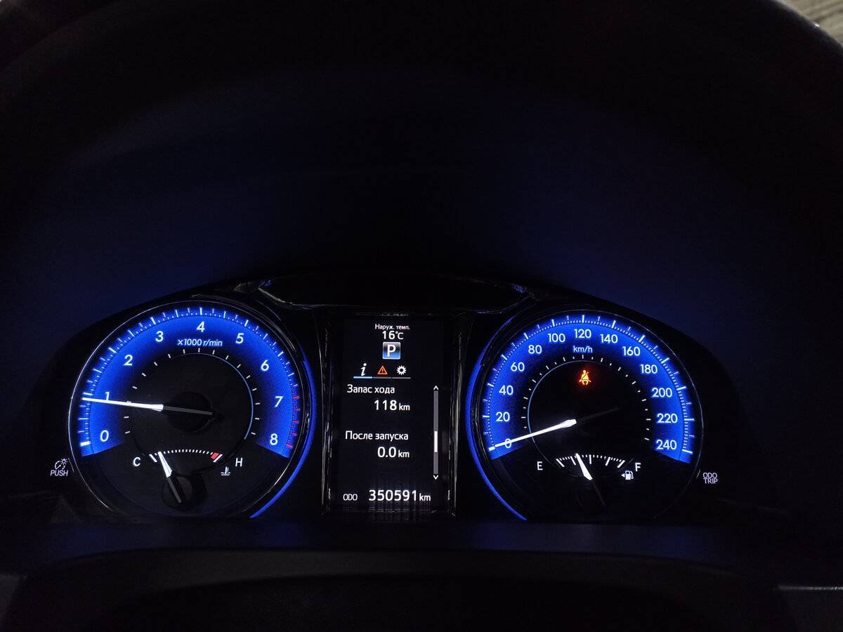 Toyota Camry с пробегом — 2016 год. Фото: #12