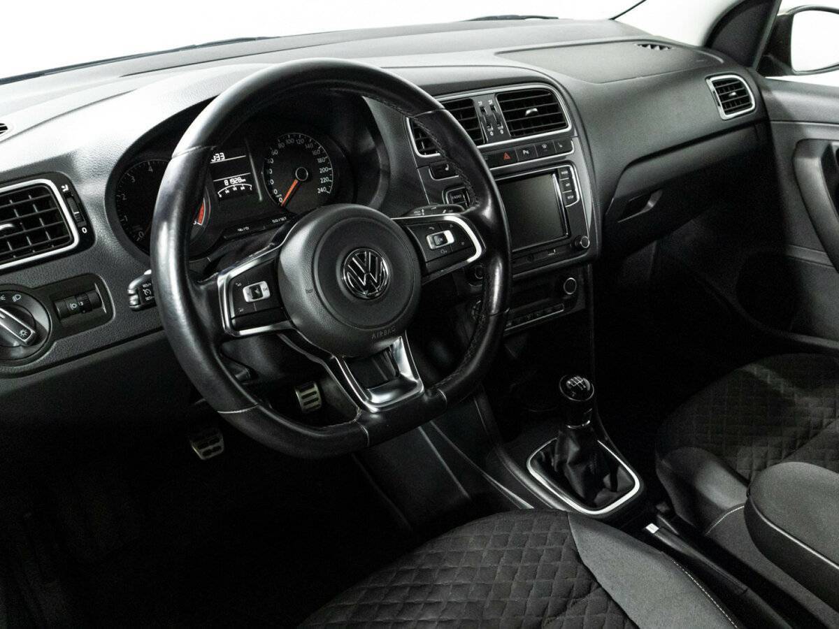Volkswagen Polo с пробегом — 2018 год. Фото: #10