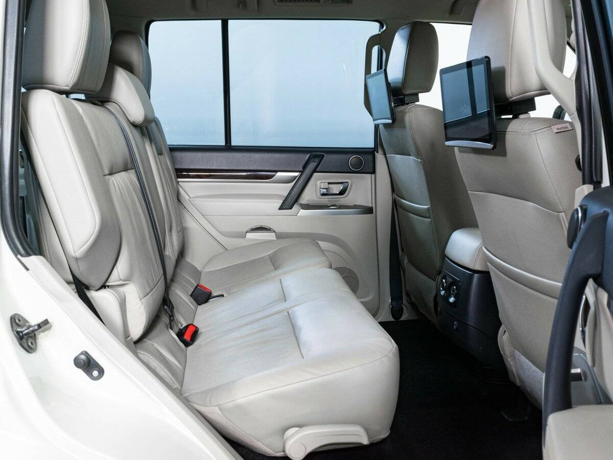 Mitsubishi Pajero с пробегом — 2019 год. Фото: #11