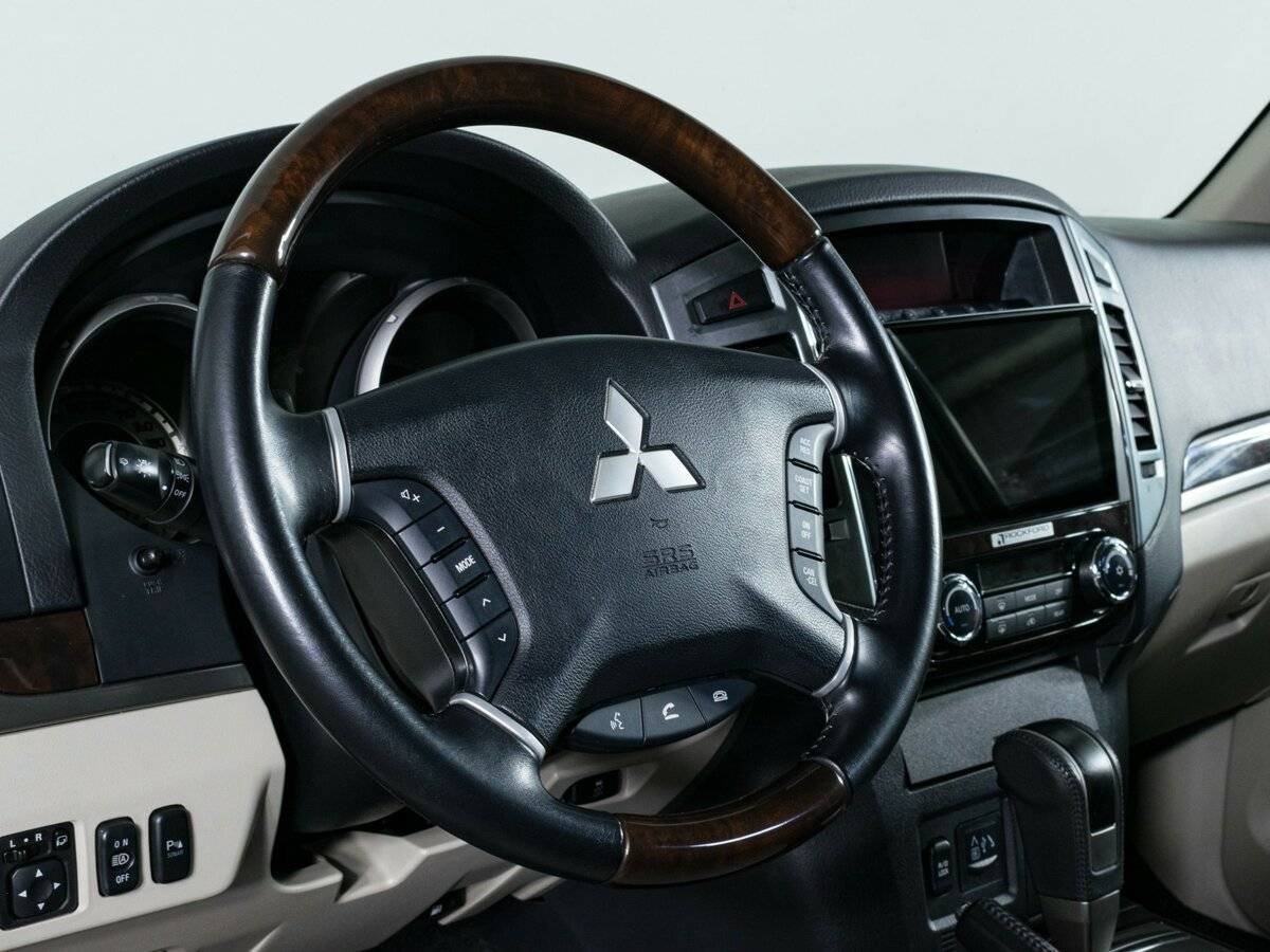 Mitsubishi Pajero с пробегом — 2019 год. Фото: #14