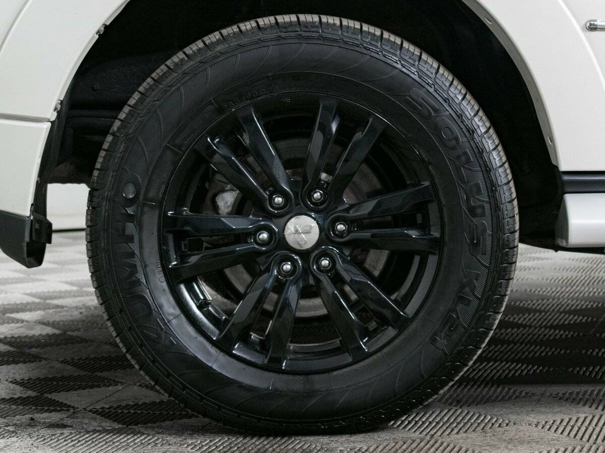 Mitsubishi Pajero с пробегом — 2019 год. Фото: #18